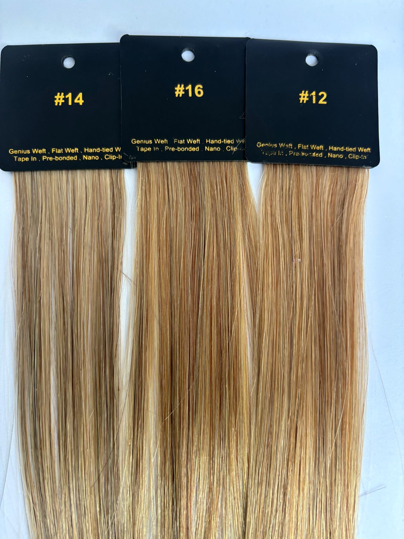 Farveprøver i lyse nuancer til sammenligning af farverne #12, #14og #16