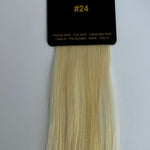 Farveprøve #24 Lysere gyldenblond varm blond på lys baggrund