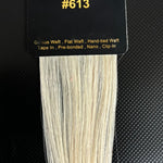 Farveprøve #613 Varm platinblond på mørk baggrund