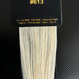 Farveprøve #613 Varm platinblond på mørk baggrund